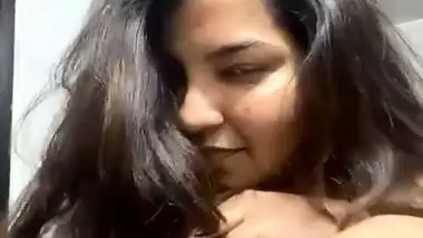 Seductive Indian girl topless big boobs showing selfie
