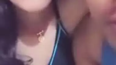 Husband drills wet slit of his young Desi wife for live XXX show