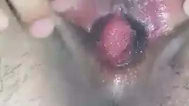 Big boob cousin shows her shaved pussy in nude MMS