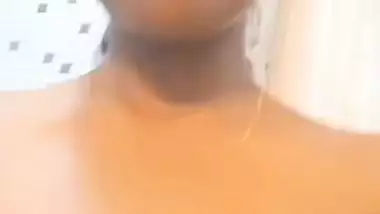 Indian wife shaved pussy rubbing in nude video making