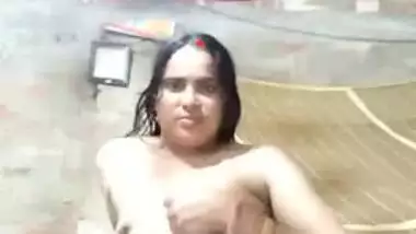 Hot Desi Bhabhi slut becomes popular thanks to solo XXX video at home