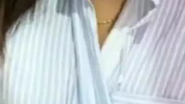 Today Exclusive- Cute Lankan Tamil Girl Showing Her Boobs And Pussy Part 1