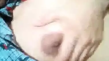 New solo nude video of a beautiful desi girlfriend