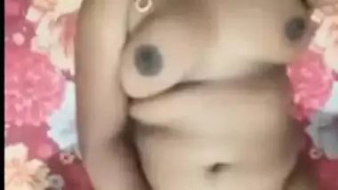 Super-horny Desi wife sticks dildo into XXX pussy while sucking cock