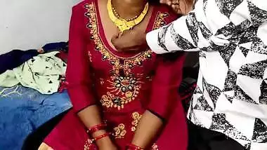 By giving a gold necklace to the daughter-in-law she by giving her cunt. XXX in hindi voice