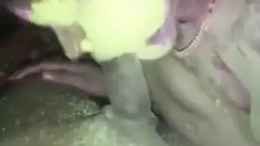 Dirty Desi XXX slut gives a nice blowjob to her best friend MMS