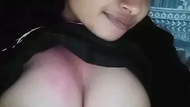 Massive tits village girl shows topless body viral clip
