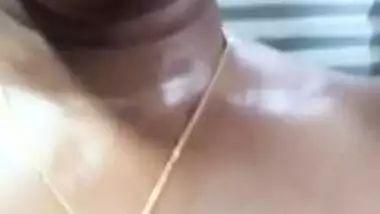 Indian bares her XXX boobies and wears a bra for close-up sex video