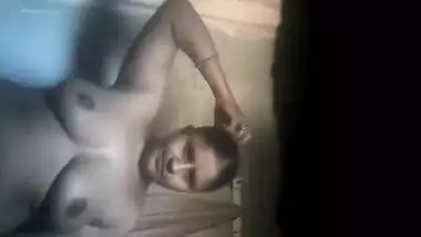 Exclusive- Desi Horny Bhabhi Strip Her Cloths And Sucking Her Boobs Selfie Record For Lover