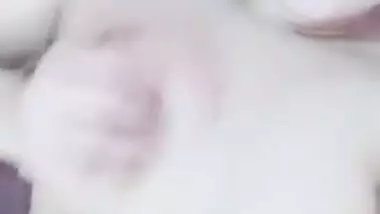 Indian has curvaceous XXX body that she exposes on camera for all