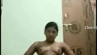 Desi aunty takes off dress and stretches XXX slit on the floor