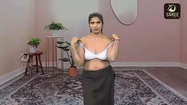 Horny booby aunty wearing sari showing huge cleavage and hot navel backless show