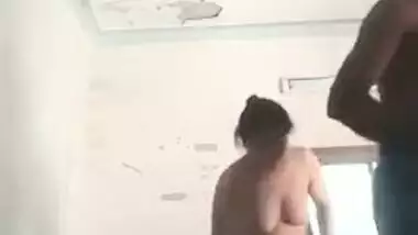 Desi babe with XXX body enjoys oral sex but refuses chudai blowjob