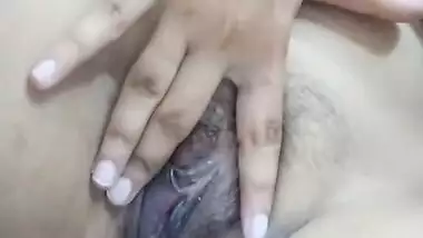 Desi Ladki N Akele Mai Pussy M Kya Dala Fir Dekho Kya Hua