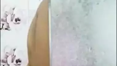 Voluptuous Desi mom makes a nude shower video for all the horny guys