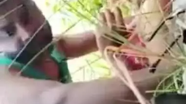 Beautiful Indian girl gets fucked XXX outdoors by her cute boyfriend MMS