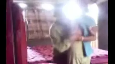 Indian sexy video of a horny guy enjoying and seducing a sexy milf