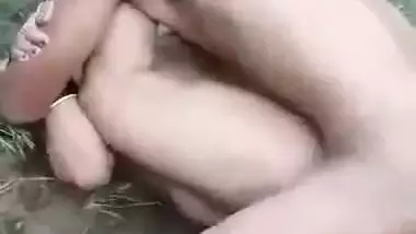 Hardcore Nepal sex video of a desi randi in the jungle