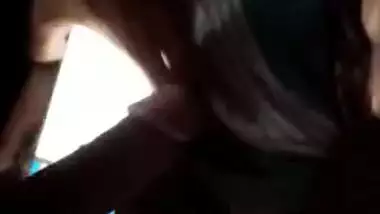 Desi MILF gives a XXX blowjob to man who makes MMS video in th dark