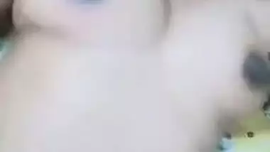 Naked Indian cutie wakes up and decides to record porn clip for BF