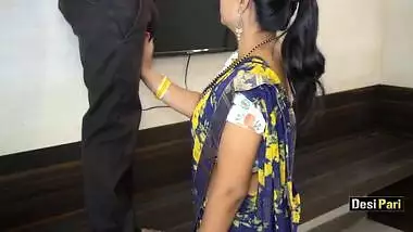 Desi Pari Bhabhi Seduces TV Mechanic For Sex With Clear Hindi Audio