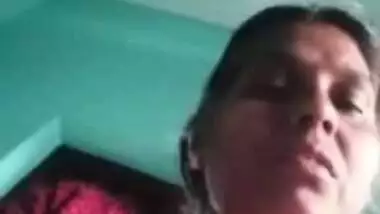 Today Exclusive-desi Mature Aunty Showing Her Boobs On Video Call Part 1