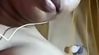 Today Exclusive- Horny Bhabhi Showing Her Boobs On Video Call Part 3
