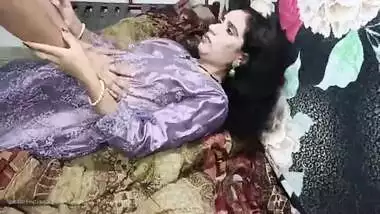 Indian uncle did hardcore anal fucking on the pretext of leaving his wife's best friend in the party