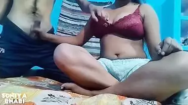 Indian Desi Bhabi Ne Apne Mote Mote Boobs Apne Sexy Dewar Ko Pi Ye. Bhabi Ke Sexy Boobs Dekhke Dewar La Land Khada Hua
