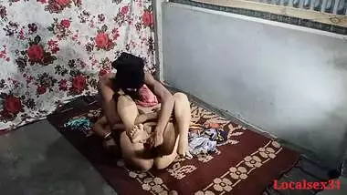 Filthy Desi wife cheats with hubby's friend and poses for XXX video