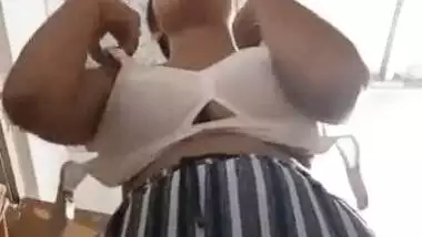 Sexy Desi babe gets naked in self-made XXX video that becomes MMS