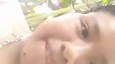 as vezes India brinca com a câmera do celular cacique gosta de ver