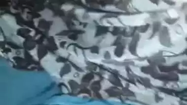 Lustful Desi bitch has oral XXX sex in car with man making MMS video