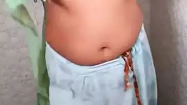 Exclusive XXX porn - Sexy Desi Wearing Cloths hubby Try to press Her Boobs