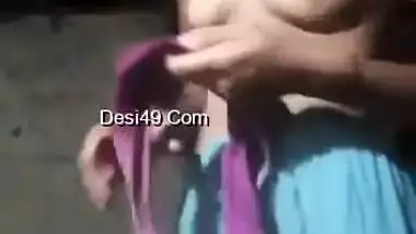 Today Exclusive- Desi Village Girl Showing Her Boobs And Pussy On Video Call Part 1