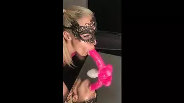 Wanna see epic deepthroat ss from Instagram thot? Saliva Bunny is waiting for you.