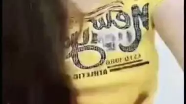 Desi webcam stripper shakes her XXX curves to the music for fans