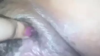 Desi bhabi fingering pussy