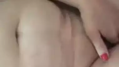 XXX masturbation is supposed to make Desi reach orgasm in MMS video
