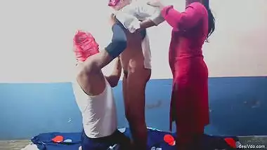 Aunty adjust cock of her son in law to perfectly penetrate in her daughter’s vagina