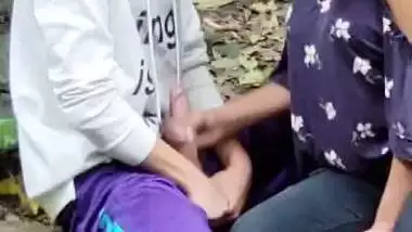 NRI girl shaking cock of boyfriend