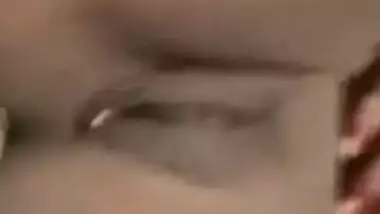 Natural-boobed XXX whore has shaved pussy exposed for Desi fans MMS