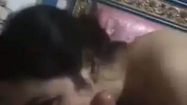 Woman gives a deep Punjabi blowjob to her lover