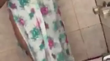 Lovely Desi MILF is a XXX whore exposing pinky flower in the shower