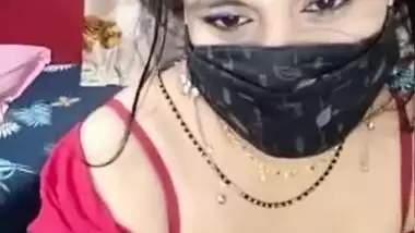 Sexy busty bhabhi teases with her XXX curves for Desi webcam show