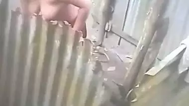 Neighbour village bhabhi bathing caught on camera