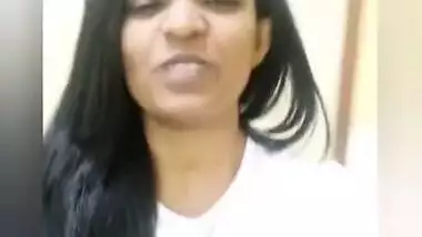 Today Exclusive-super Hot Lankan Girl Showing Her Boobs And Pussy On Video Call