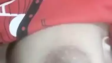 Spectators wait for a close-up porn video and the Desi chick films it