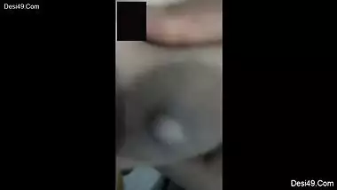 Viewers need Desi woman to air XXX boobs in close-up porn video