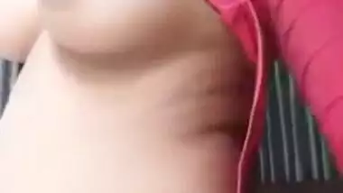 Quick sex video in which Indian teen flashes juicy XXX tits and pussy